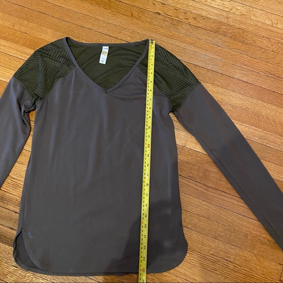 Lole olive green v neck top XS - Picture 5 of 10